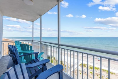 Oceanfront Condo w/ Balcony + Rocket Launch Views