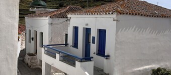 Abella Maison, Kythnos