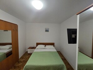 1 bedroom, free WiFi, bed sheets