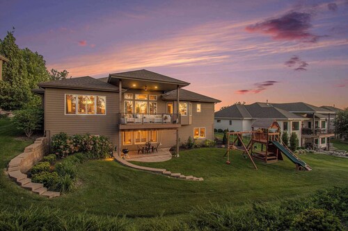 Luxury Stay with Golf Simulator and 3 King Bedrooms!