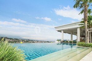 Outdoor pool - Bona by Kozystay - Ciumbuleuit (Bandung)