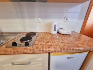 冰箱、电热水壶、烤面包机、厨具/餐具
