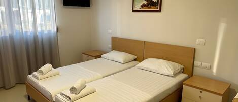 1 dormitorio, tabla de planchar con plancha, wifi gratis y ropa de cama