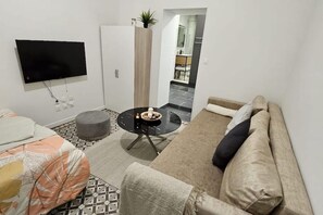 Smart TV - 7-Apartment for 4 People - Reims (Reims)