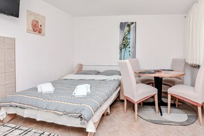 Classic Apartment, Garden View | Living area | 100-cm LCD TV with digital channels - Apartments Ladika (Vir)