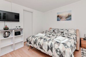 Basic Apartment, Garden View | Living area | 100-cm LCD TV with digital channels - Apartments Ladika (Vir)