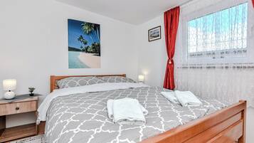 Classic Apartment, Garden View | 1 bedroom, iron/ironing board, free WiFi, bed sheets