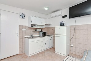 Private kitchen - Apartments Ladika (Vir)