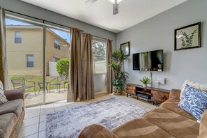 TV, offices - Comfy Townhome Minutes from Disney (Kissimmee)