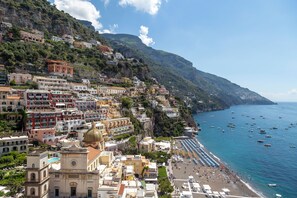 A coastal town with colorful buildings, a beach, and boats in the water. - Sea Soul Positano (Positano)