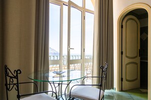 华丽双人房或双床房, 阳台, 海景 | 迷你吧、客房内保险箱、免费 WiFi