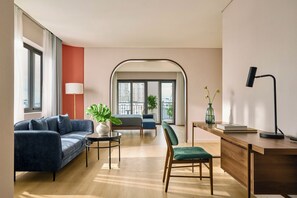 Suite, 1 Bedroom | Living area