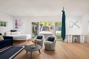 4 bedrooms, desk, iron/ironing board, WiFi - Modern Coastal La Jolla Gem (San Diego)