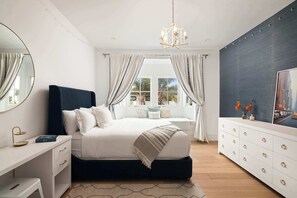 4 bedrooms, desk, iron/ironing board, WiFi