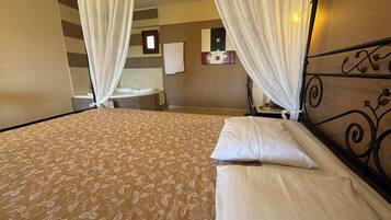 Family Suite, Balcony, Garden View | Soundproofing, free WiFi