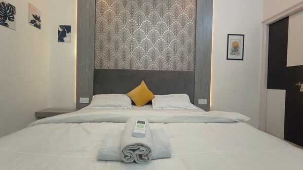 2 bedrooms, bed sheets