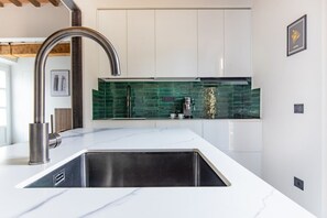 Refrigerador, microondas, lavavajillas y tostadora 