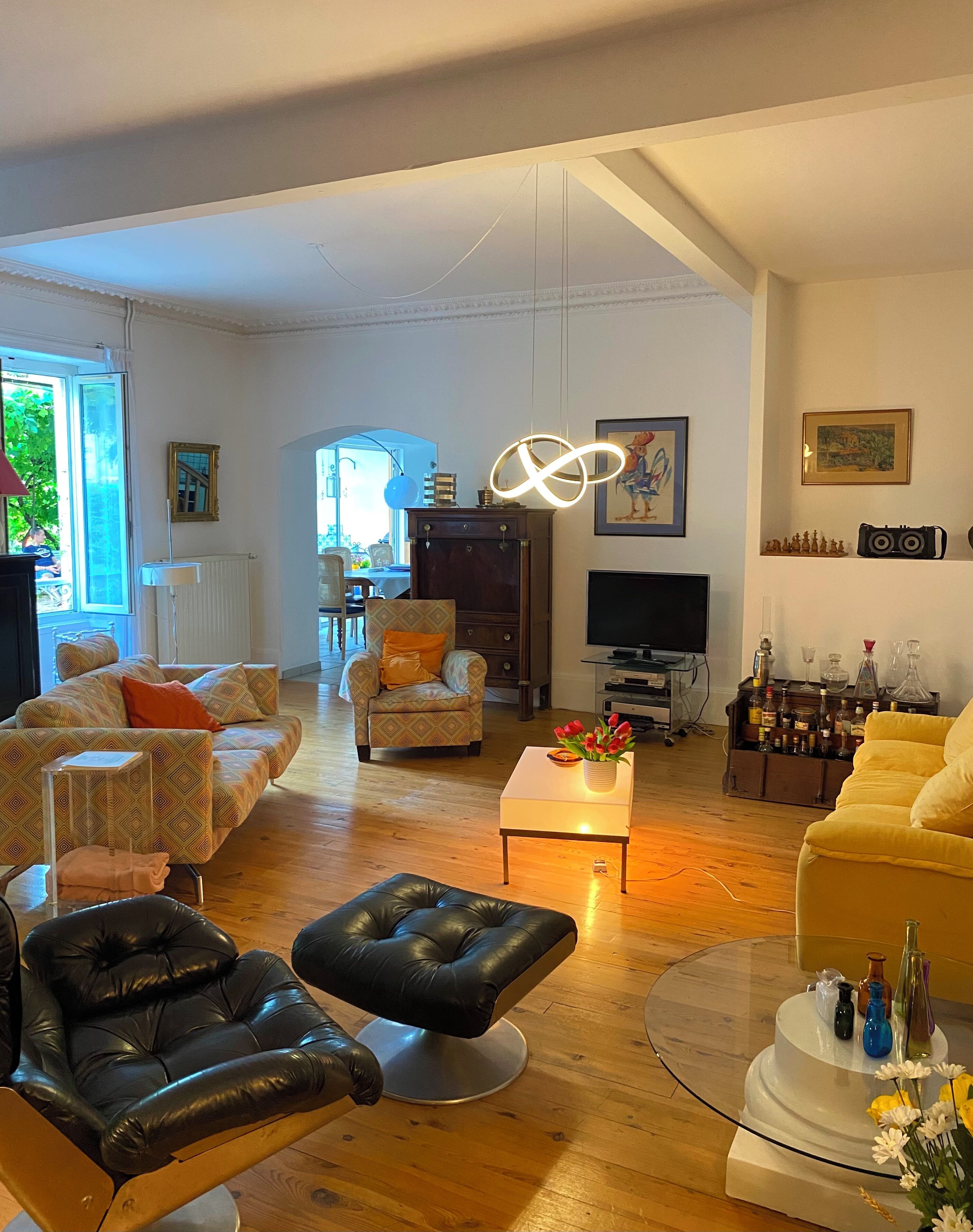 Smart TV, DVD player, books, music library