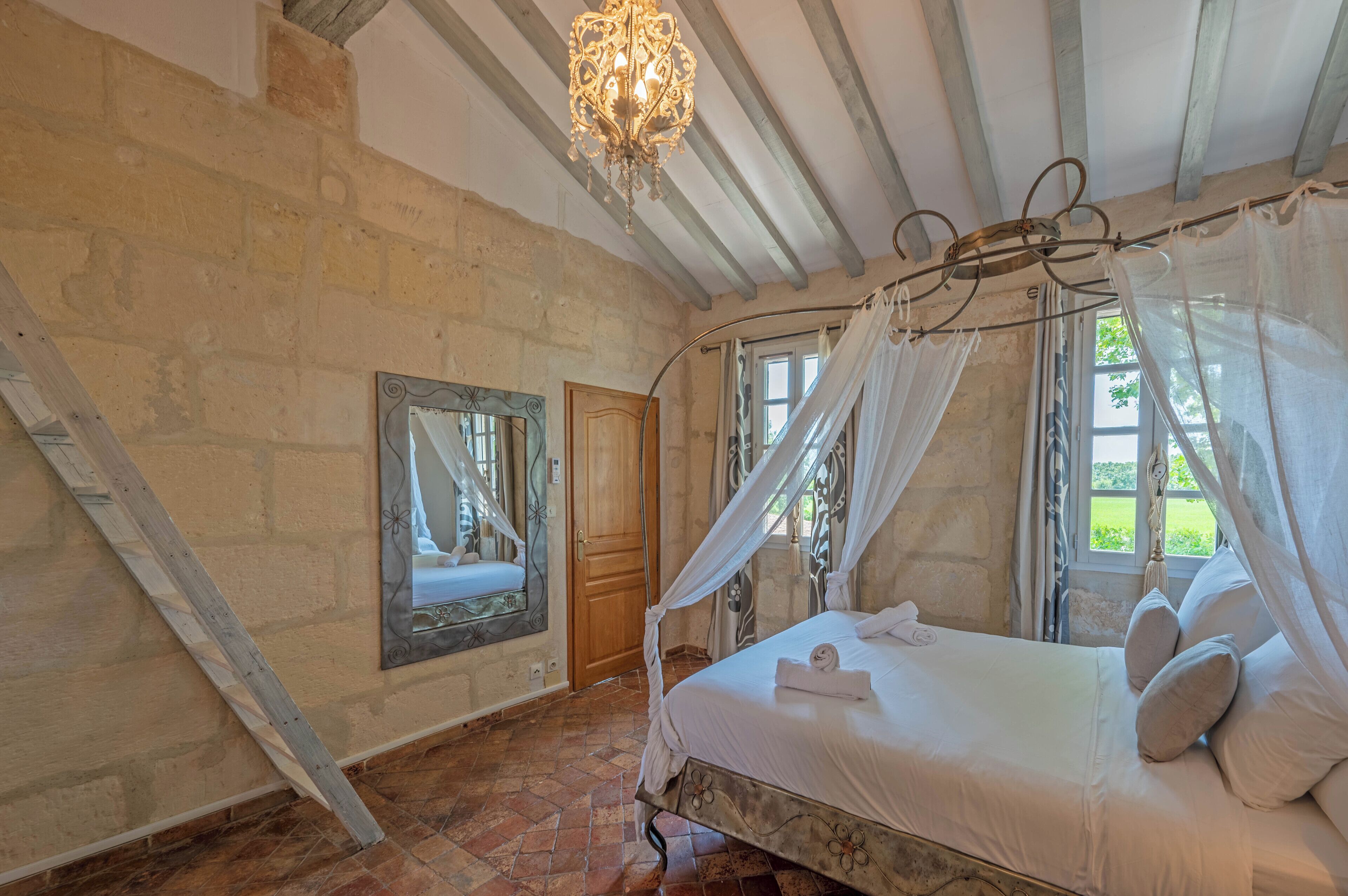 4 chambres, fer et planche à repasser, Wi-Fi, draps fournis