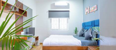 In-room safe, desk, laptop workspace, soundproofing