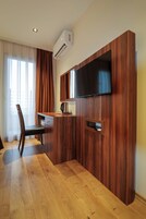 Standard Twin Room, Balcony, City View | Soundproofing, free WiFi