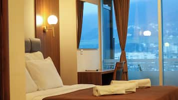 Deluxe Double Room, Balcony, Mountain View | Soundproofing, free WiFi