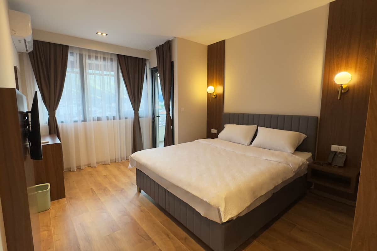 Standard-Doppelzimmer, Balkon, Stadtblick