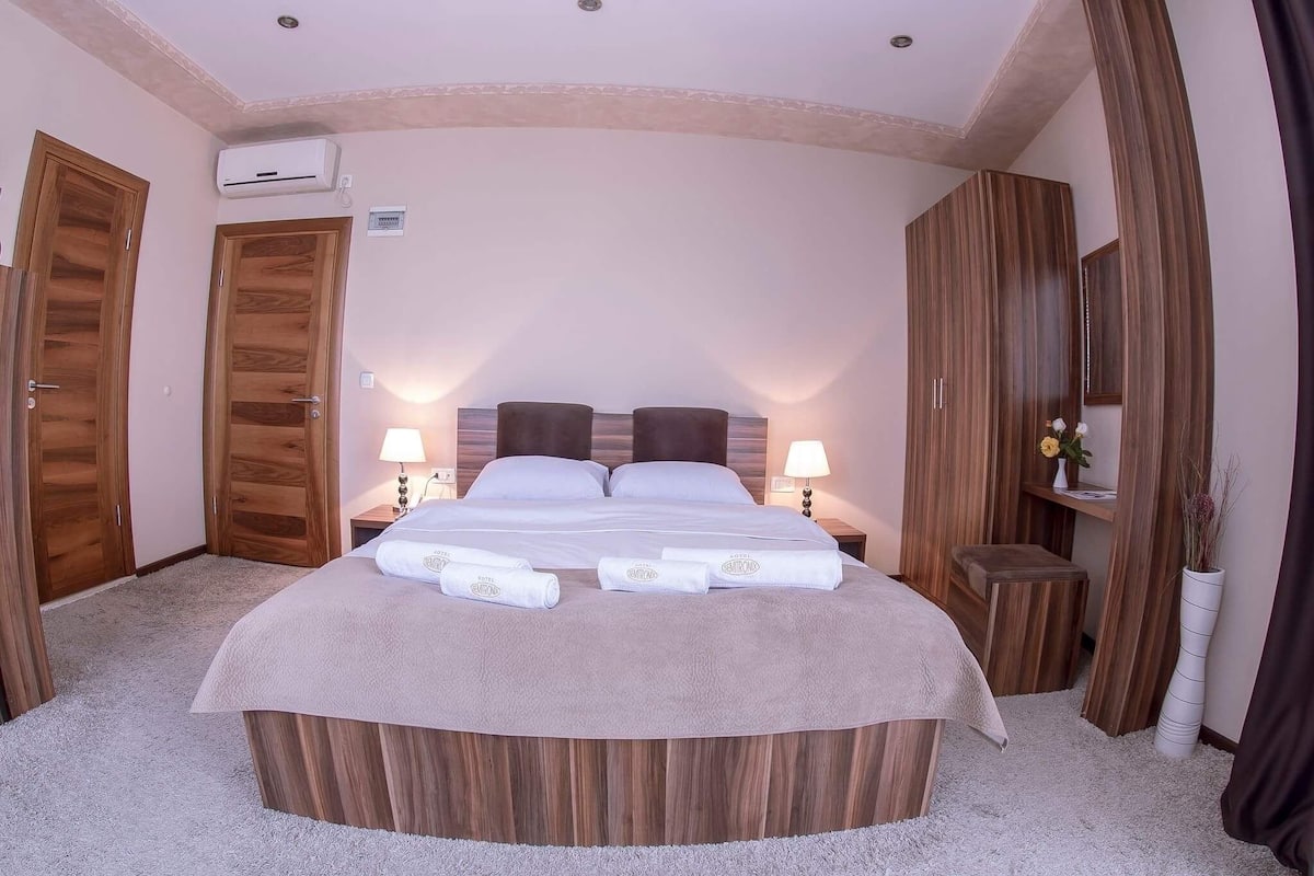 Comfort-Dreibettzimmer, Balkon, Stadtblick