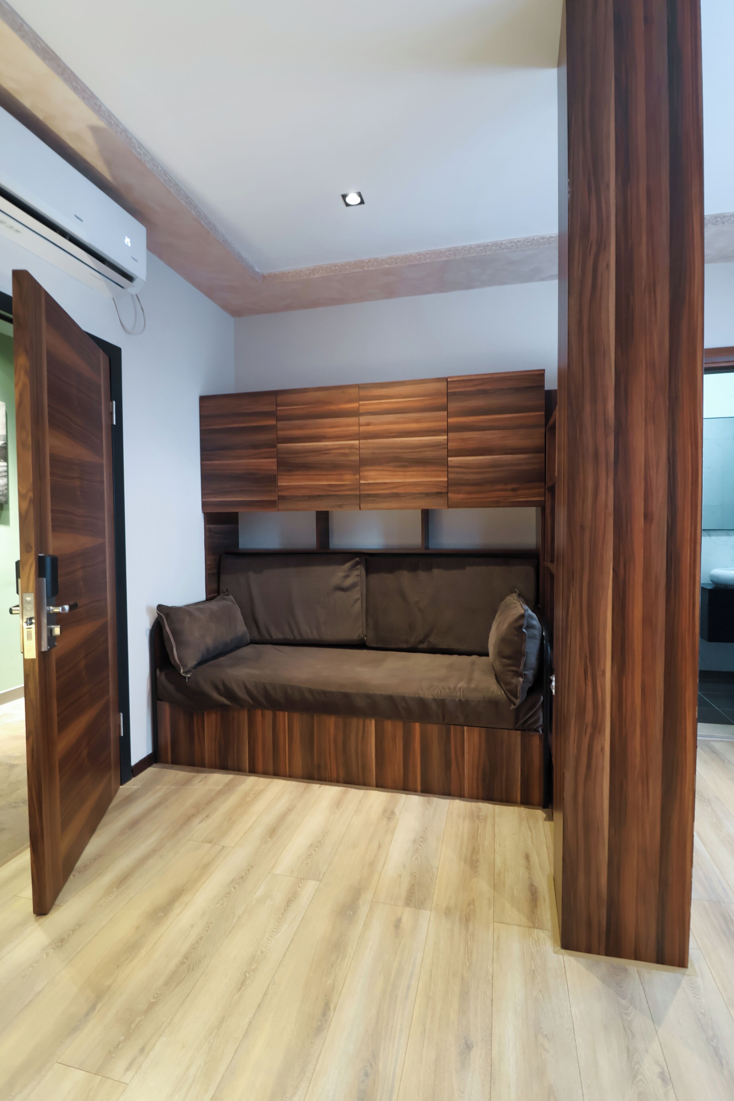 Soundproofing, free WiFi