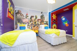 4 室のベッドルーム、デスク、アイロン / アイロン台、WiFi