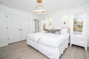 4 bedrooms, desk, iron/ironing board, WiFi