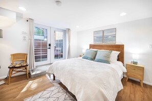 2 bedrooms, desk, iron/ironing board, WiFi