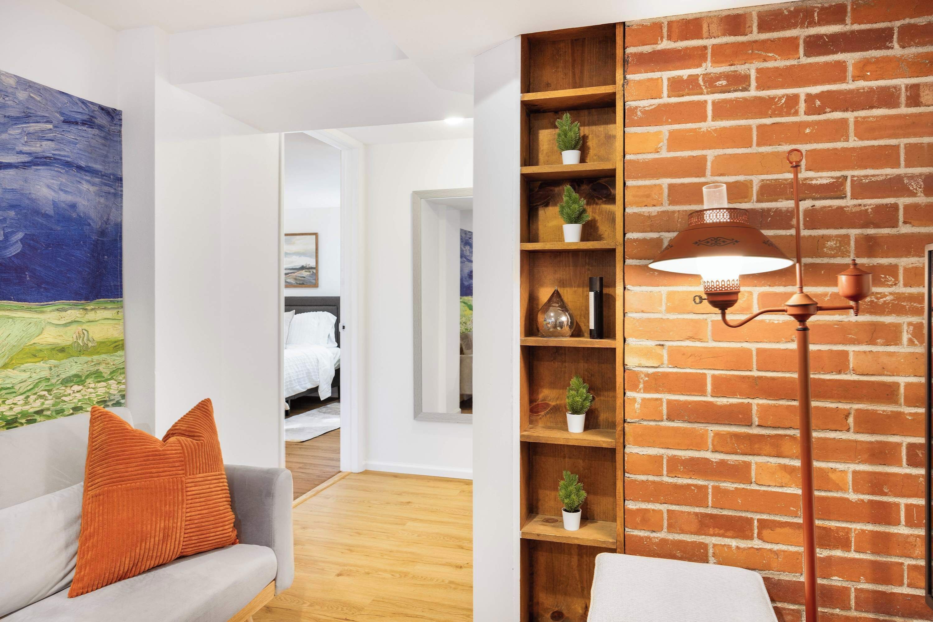 2 bedrooms, desk, iron/ironing board, WiFi