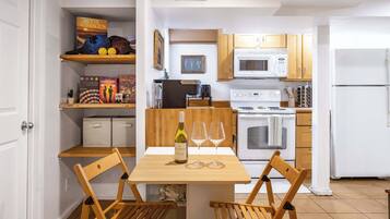 Coffee/tea maker, fridge, microwave, oven