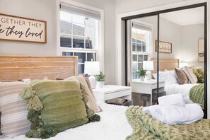 2 bedrooms, desk, iron/ironing board, WiFi