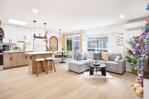 TV, lareira, escritórios