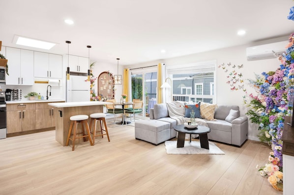 TV, fireplace, offices