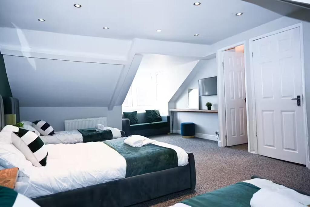 5 slaapkamers, een strijkplank/strijkijzer, wifi