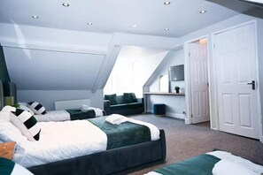 5 bedrooms, iron/ironing board, WiFi