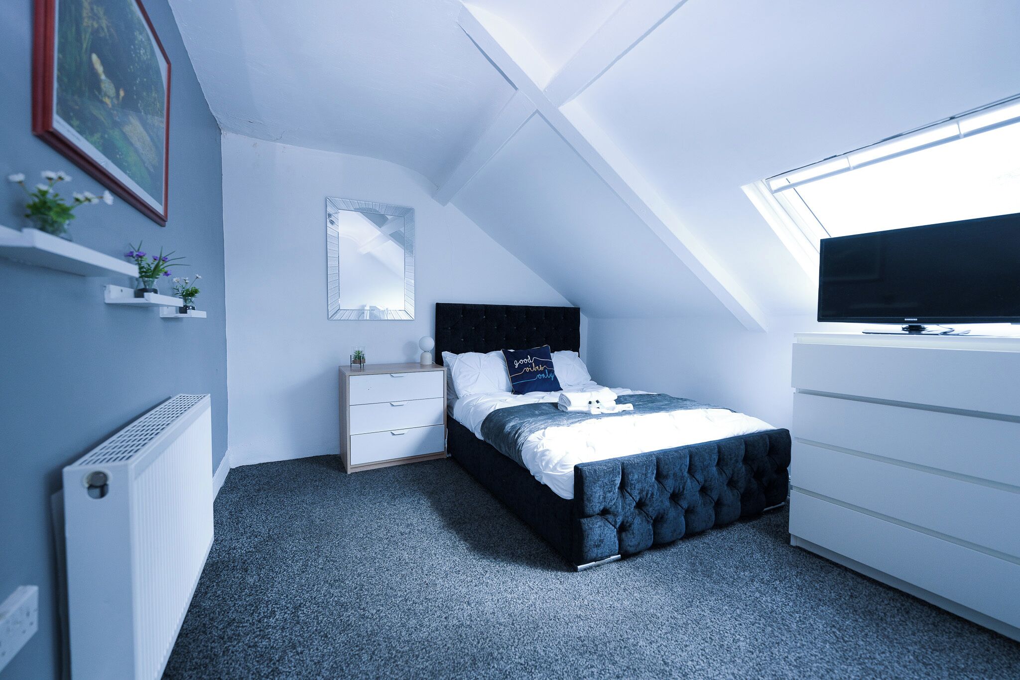 5 slaapkamers, een strijkplank/strijkijzer, wifi