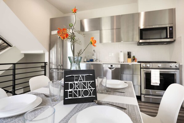 Fridge, microwave, oven, stovetop