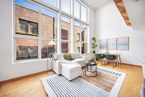 TV, fireplace, offices