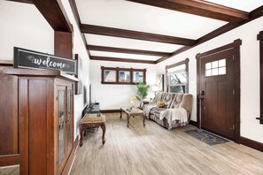 Interior - Sunny 3BR Home Near UW & Children Hospital, Gym (Seattle)