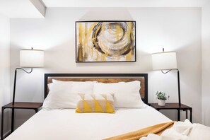 1 dormitorio, tabla de planchar con plancha, wifi y ropa de cama
