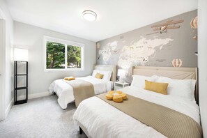 4 bedrooms, desk, iron/ironing board, WiFi