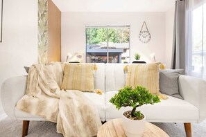 TV, fireplace, offices