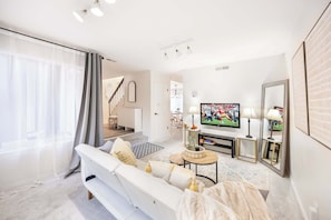 Fernseher, Kamin, Arbeitsbereiche