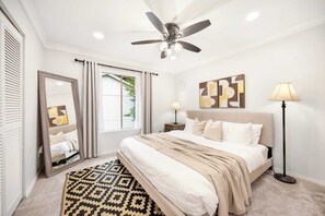 4 Schlafzimmer, Schreibtisch, Bügeleisen/Bügelbrett, Reisekinderbett