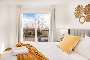 3 Schlafzimmer, Schreibtisch, Bügeleisen/Bügelbrett, Reisekinderbett