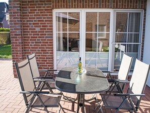 Outdoor dining - Stunning  villa for 6 guests with WIFI, pool, TV and terrace (Bremerhaven)